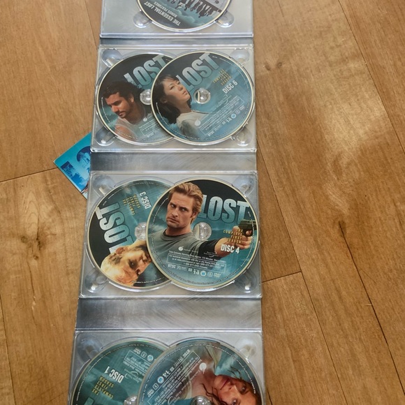Lost the first 4 seasons -28 DVD’s - Picture 3 of 3